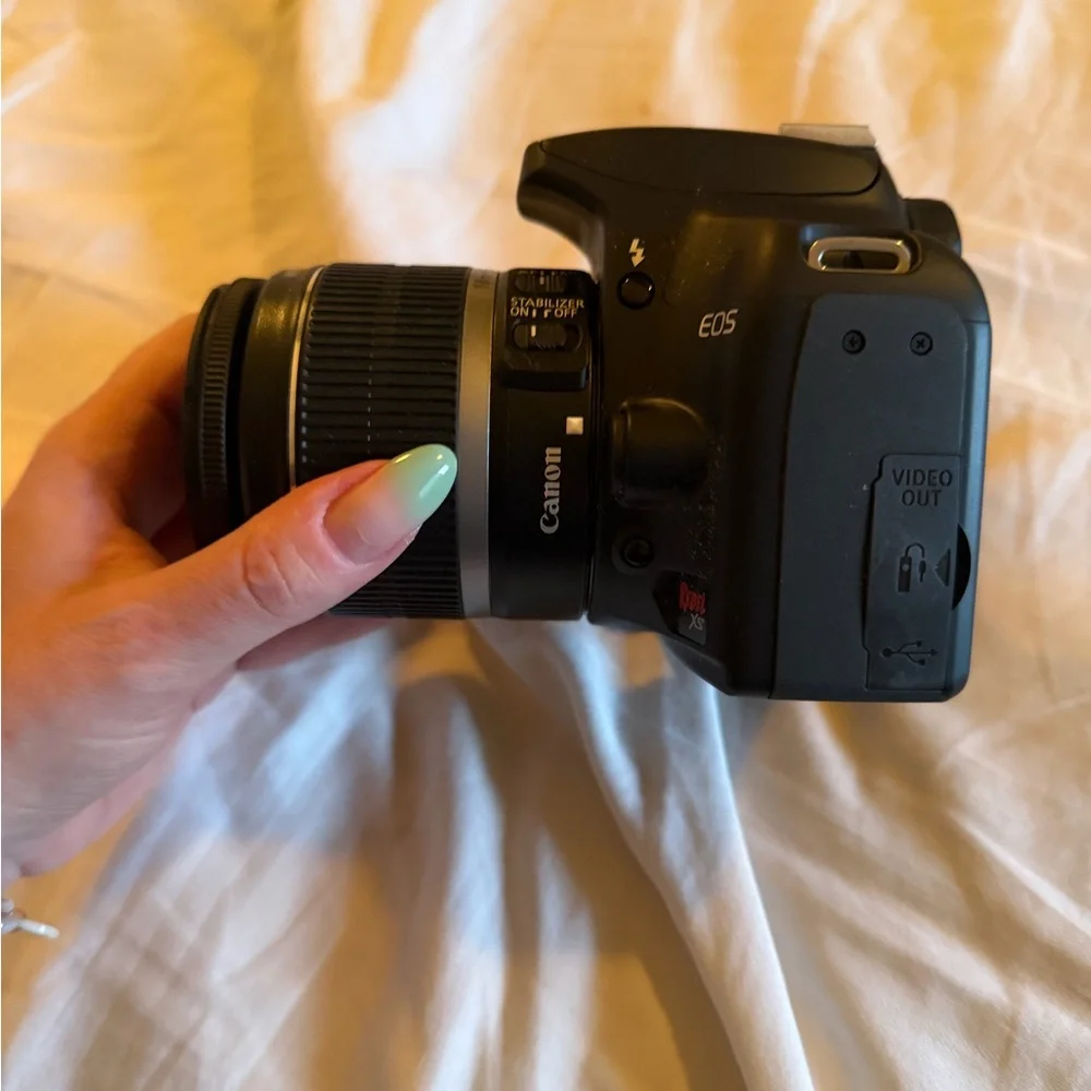 Canon Black EOS Rebel K S DSLR with 35-80mm Zoom Lens - Picture 6 of 13